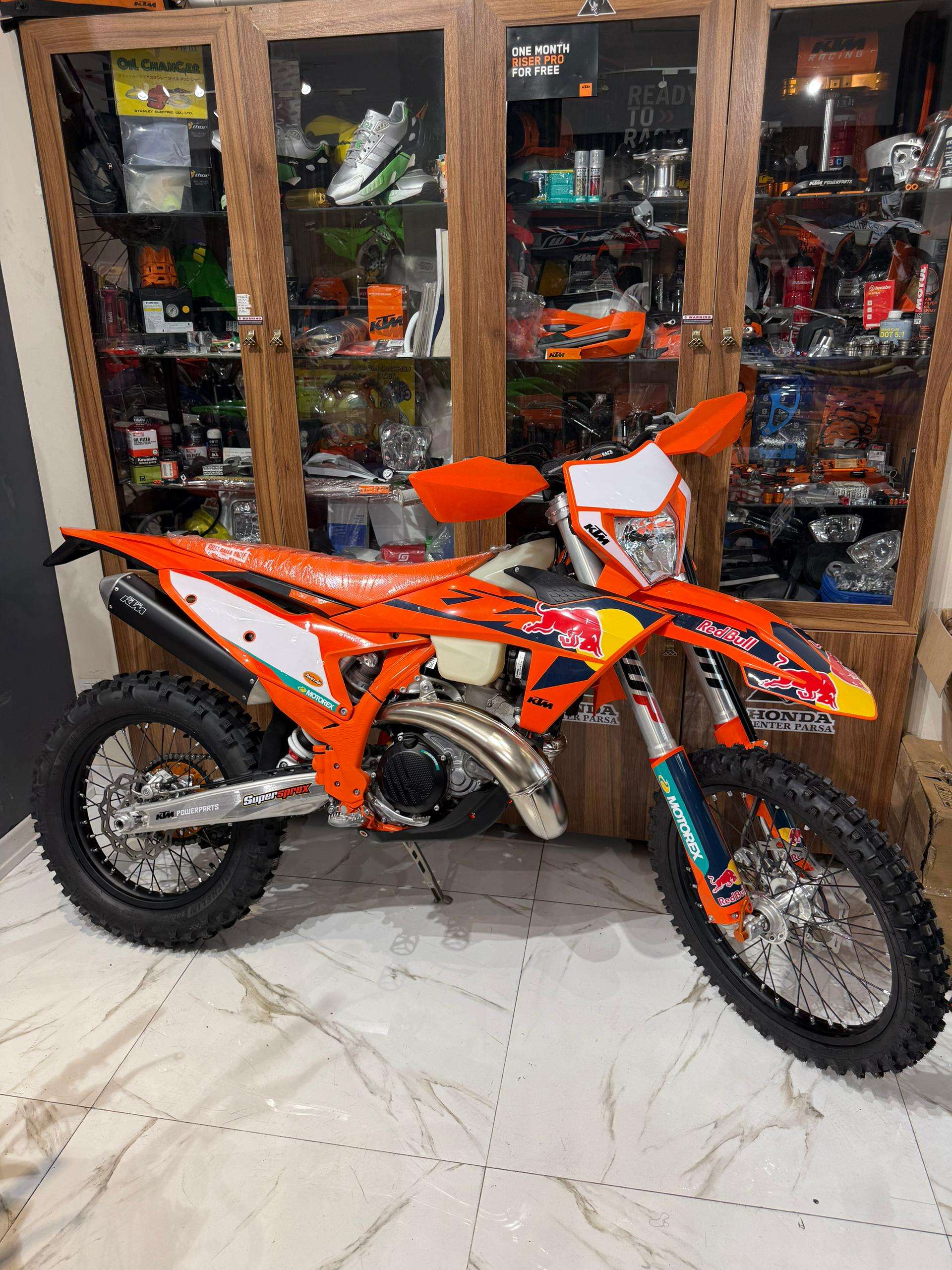 مشاوره و پشتیبانی مشتریان در پارسا موتور